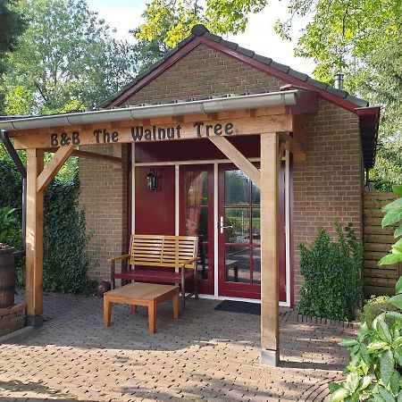לינה וארוחת בוקר הלבושלאס The Walnut Tree מראה חיצוני תמונה